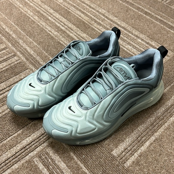 Nike Air Max 720 - Picture 2 of 9
